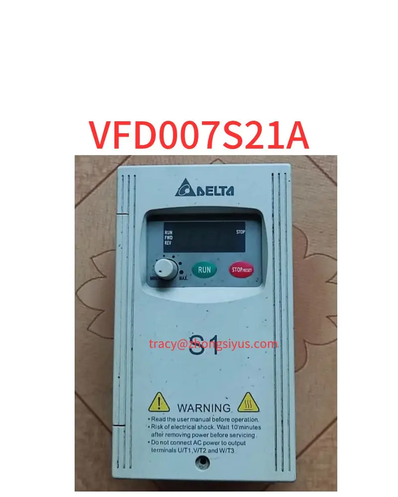 Použitý frekvenčný menič VFD007S21A 0,75 kw
