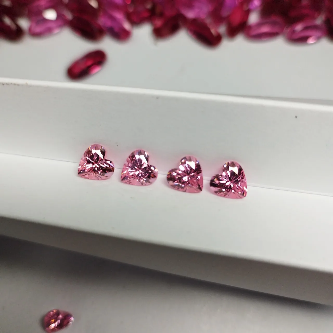 Ružová Papalacha Cubic Zirconia 7x7MM Srdca 10x10MM Rez CZ Kamene Na Šperky