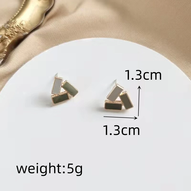 Jednoduché Kontrast Farebný Trojuholník Stud Náušnice pre Ženy kórejský Duté Geometrie Temperament Šperky, Vianočné Priateľku, Darček