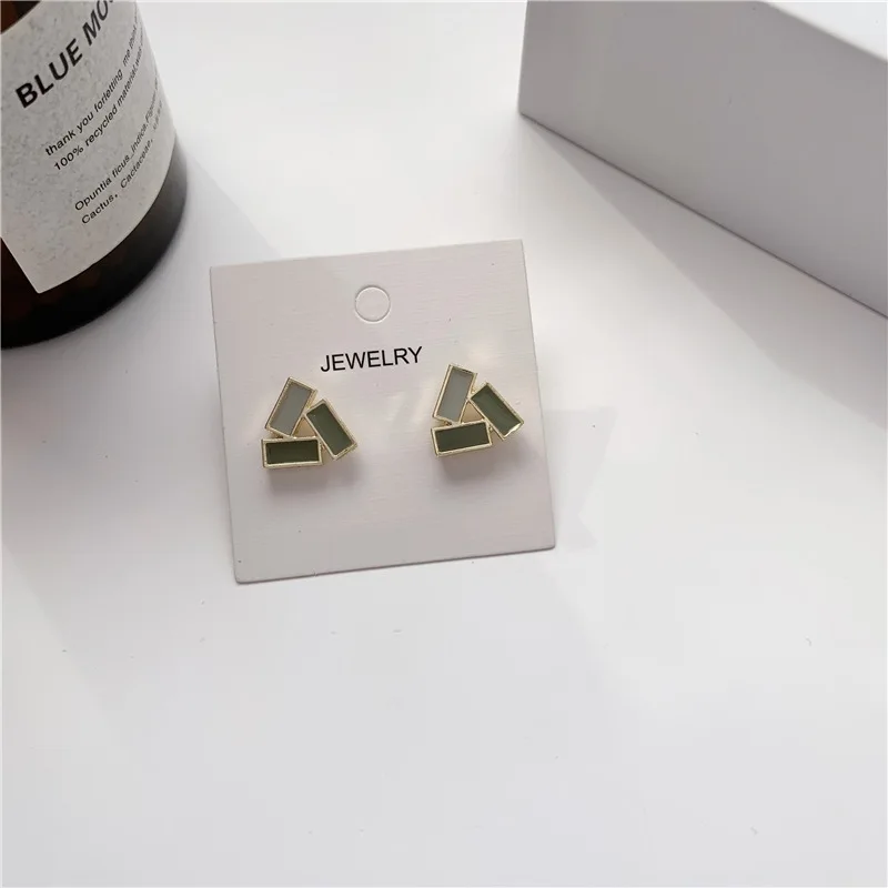 Jednoduché Kontrast Farebný Trojuholník Stud Náušnice pre Ženy kórejský Duté Geometrie Temperament Šperky, Vianočné Priateľku, Darček